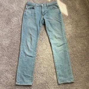 Levi’s Premium Light Wash jeans